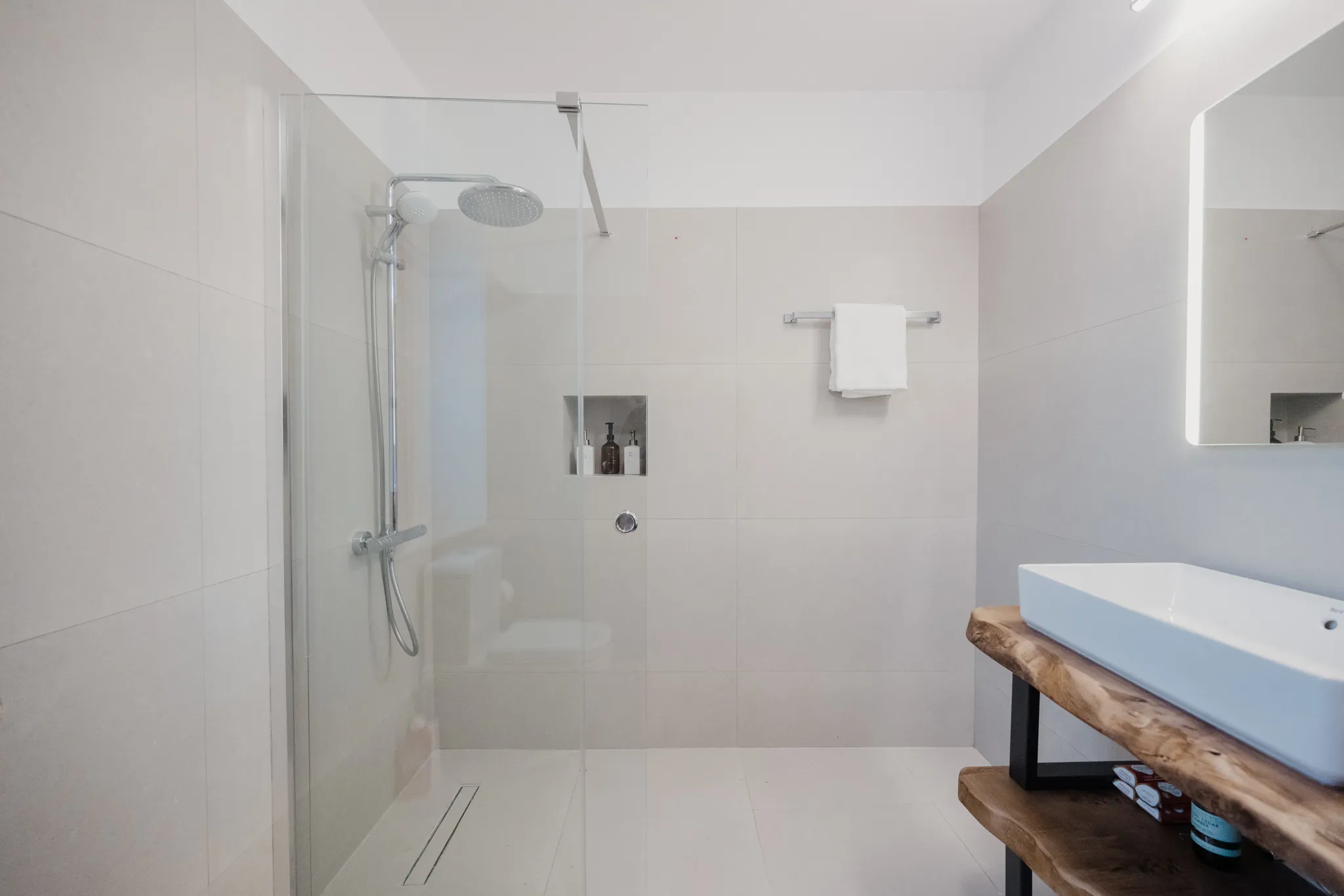 Walk-in rain shower