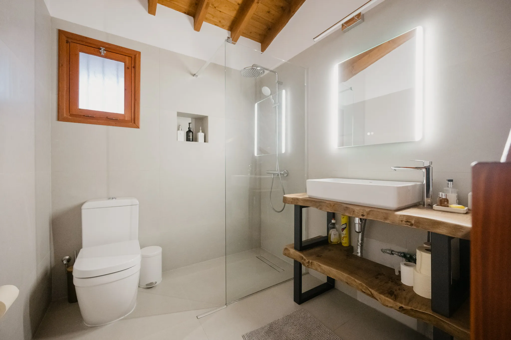 Bathroom under beamed ceiling
